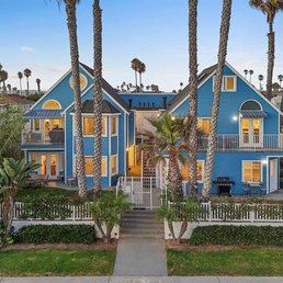 Exterior renovation blue beach house San Diego - Complete Builders Inc